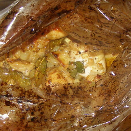Krok 3 - Udka kurczaka pieczone w rękawie z majonezem, cebulą foto