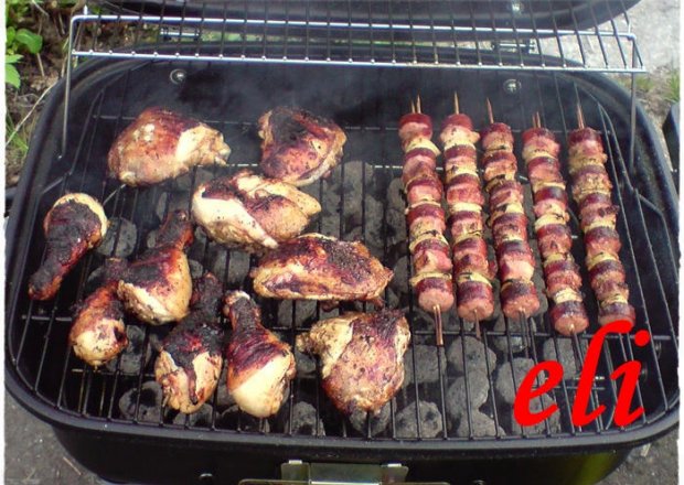 Fotografia przedstawiająca Udka kurczaka z grilla Eli