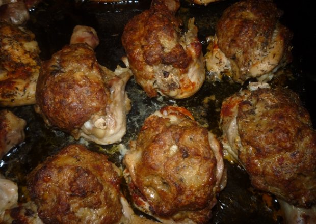 Fotografia przedstawiająca Udka nadziewane mięsem i pieczarkami