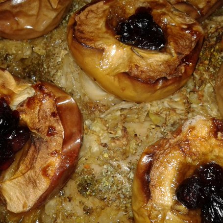 Krok 10 - Udka pieczone pod kapustą z jabłkami i żurawiną foto