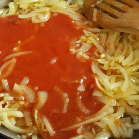 Krok 2 - Udka pieczone w sosie pomidorowym foto