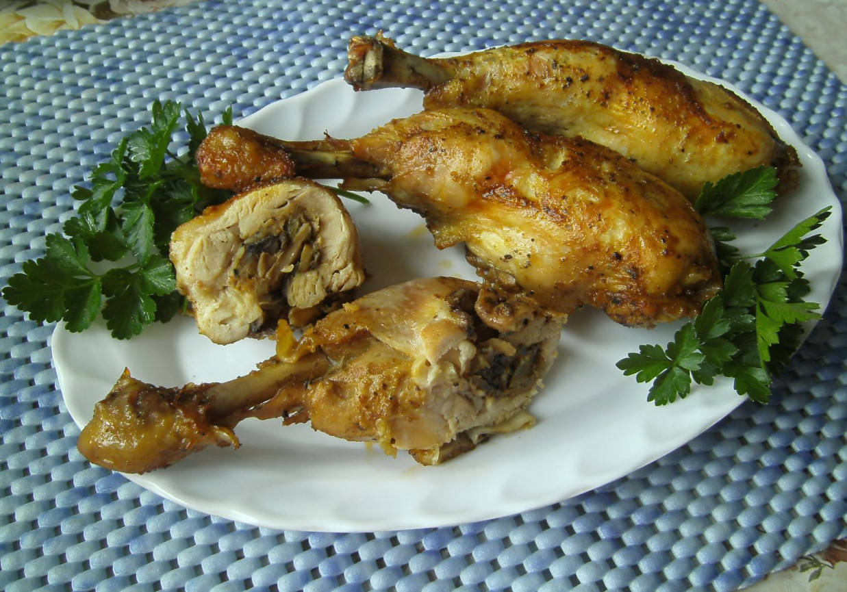 Udka z kurczaka faszerowane pieczarkami foto