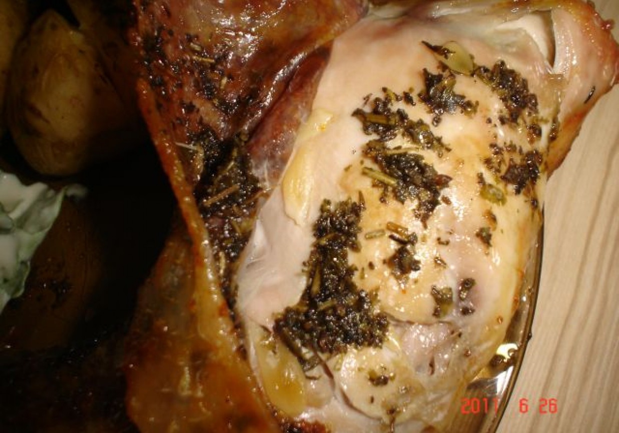 Udka z kurczaka pieczone z czosnkiem i ziołami prowansalskimi foto