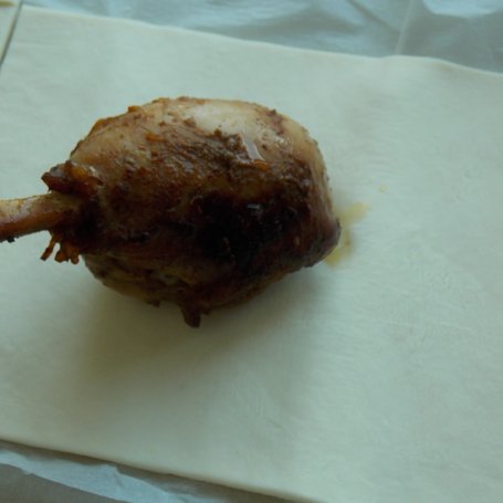 Krok 2 - Udka z kurczaka w cieście francuskim foto