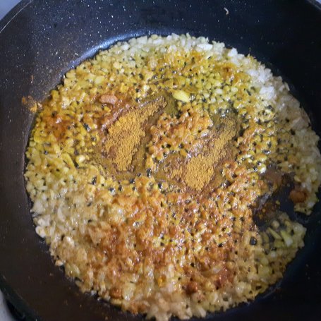 Krok 2 - Udka z kurczaka w sosie curry z pomidorami foto
