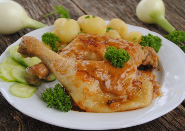 Fotografia przedstawiająca Udka z kurczaka w sosie musztardowo-miodowym