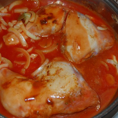 Krok 3 - Udka z kurczaka w sosie pomidorowym  foto