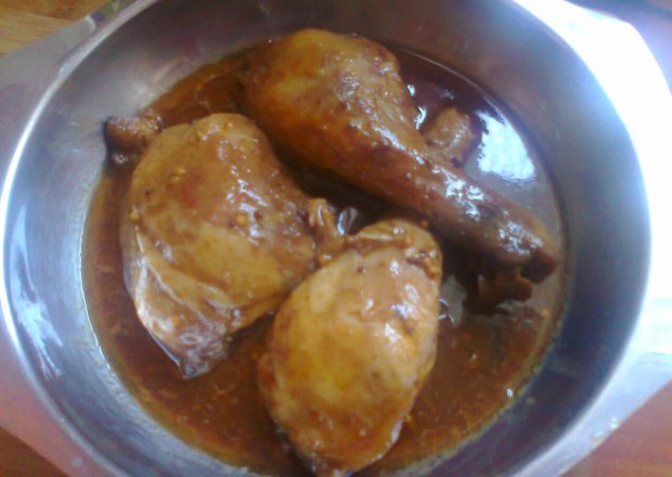 Fotografia przedstawiająca Udka z kurczaka z sosem ostrym