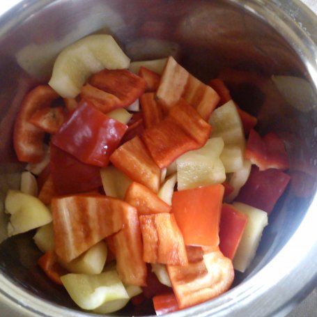 Krok 1 - Udka z warzywami w sosie cebulowym foto