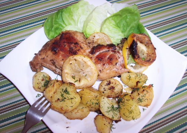 Fotografia przedstawiająca Udko kurczaka mocno cytrynowe z ziemniakami