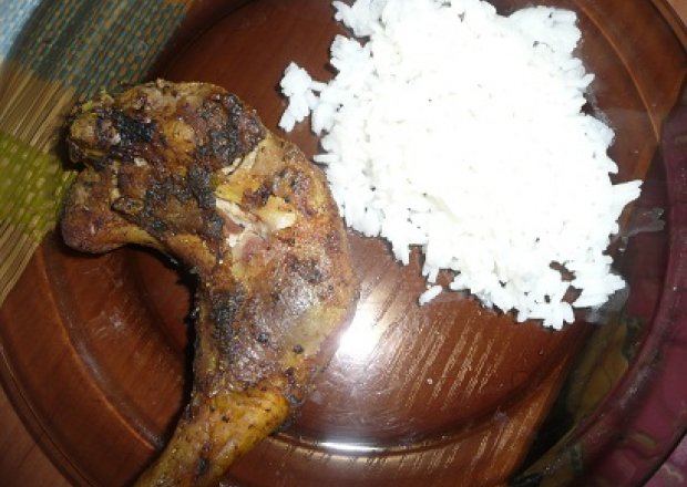 Fotografia przedstawiająca udko w carry z ryżem