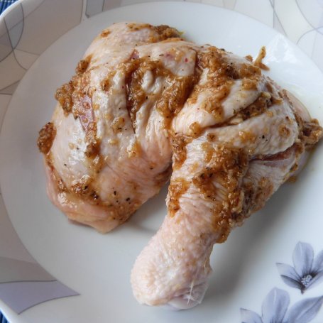 Krok 5 - Udko z kurczaka w cebulowo-imbirowej marynacie  foto