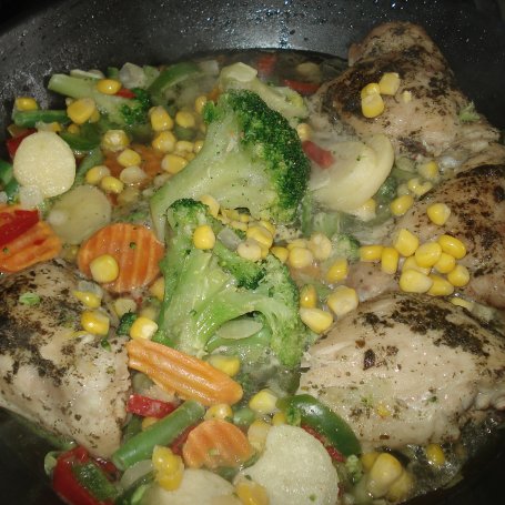 Krok 3 - Udżce z kurczaka duszone z warzywami :) foto