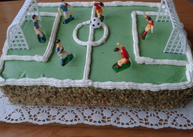 Fotografia przedstawiająca Urodzinowy tort dla trenera piłki nożnej