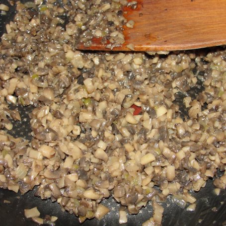 Krok 1 - Uszka z pieczarkami do barszczu foto