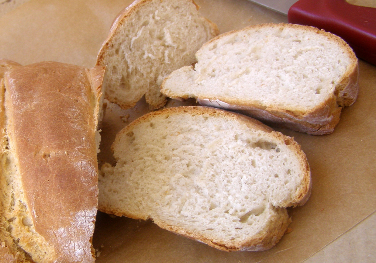 W typie bagietki smaczny chlebuś foto