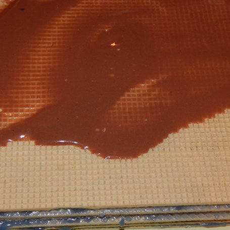 Krok 6 - Wafelki jagodowe z twarożkiem i ganaszem czekoladowym foto