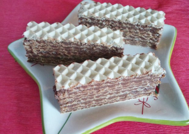 Fotografia przedstawiająca Wafle z kremem sernikowo-czekoladowym