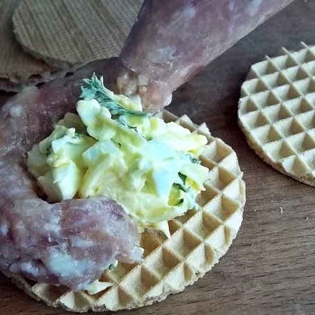 Krok 3 - Waflowe krążki z mielonym i farszem jajecznym foto