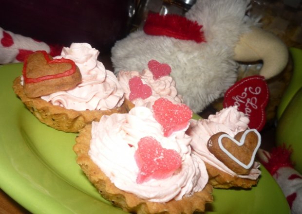 Fotografia przedstawiająca Walentynkowe babeczki z galaretkami cukrowymi