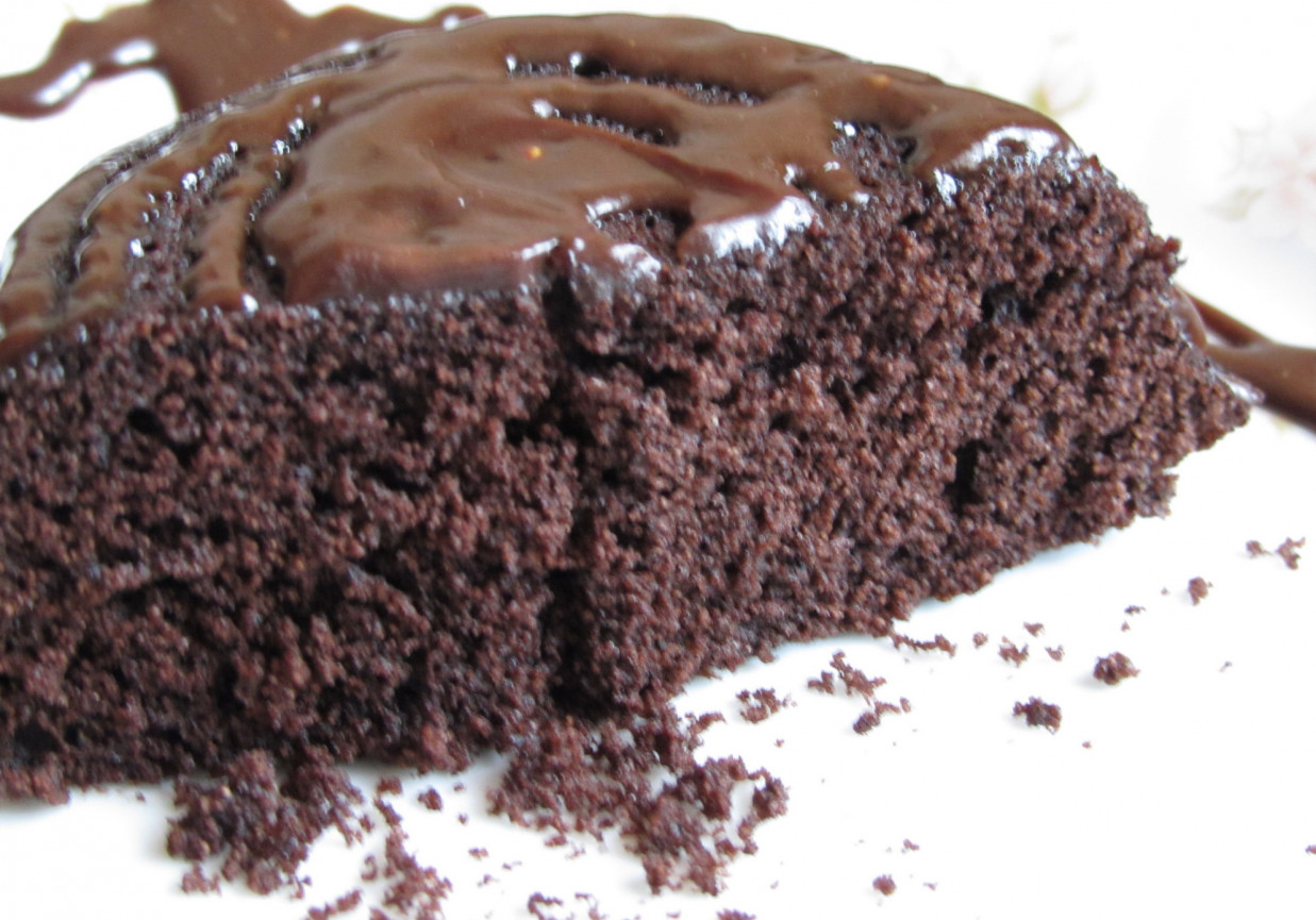 Walentynkowe ciasto z mikrofali w polewie czekoladowej foto