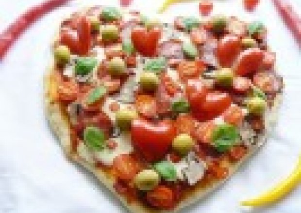 Walentynkowe love pizze foto