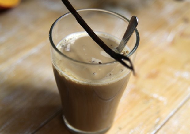 Fotografia przedstawiająca Waniliowa kawa na mleku
