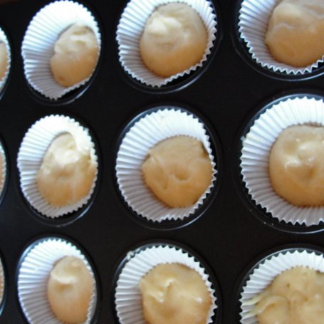 Krok 1 - Waniliowe muffinki z konfiturą truskawkową foto