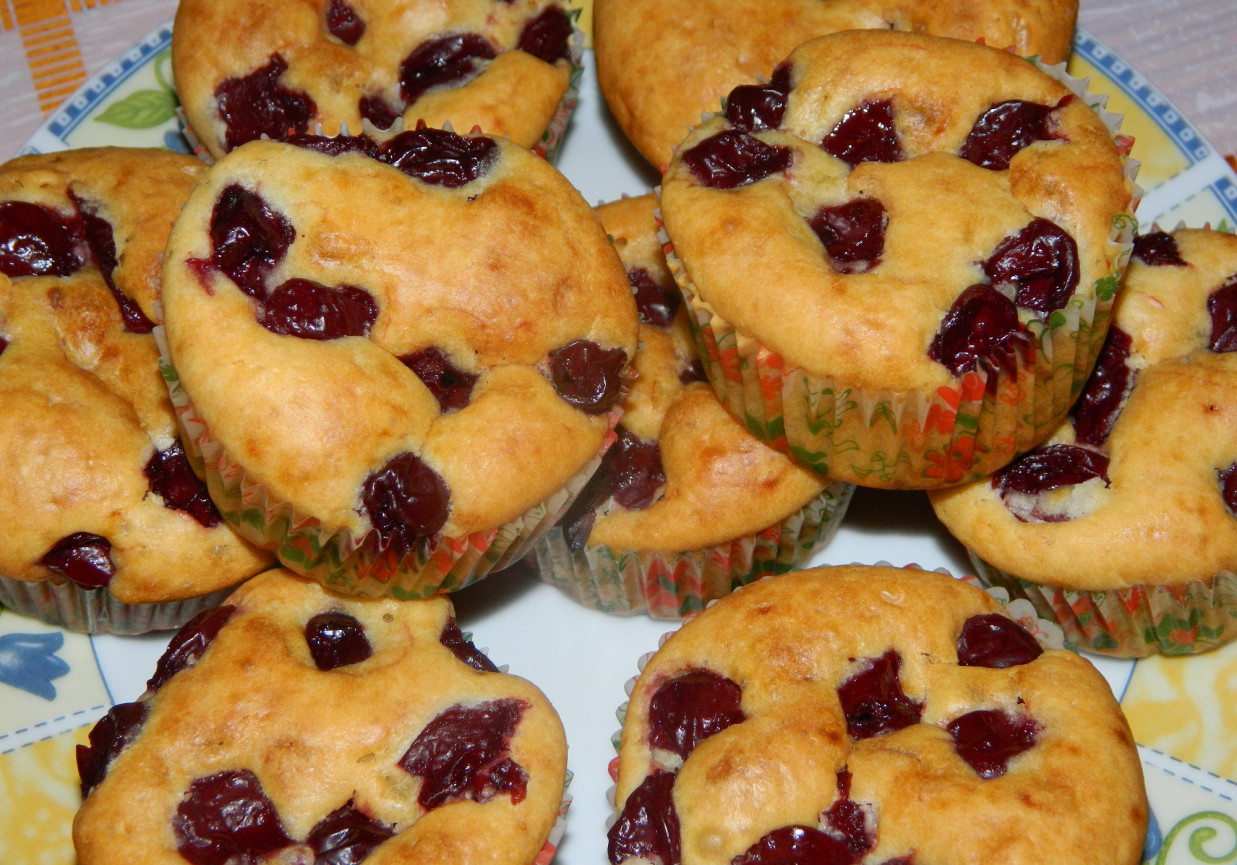 Waniliowe muffinki z wiśniami foto
