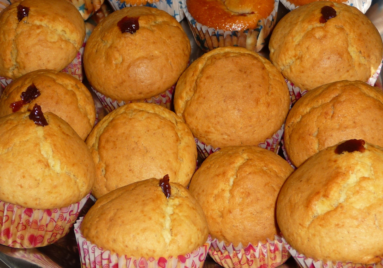 Waniliowe muffiny z bitą smietaną foto