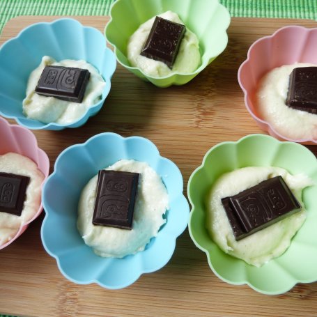 Krok 4 - Waniliowe muffiny z czekoladą foto