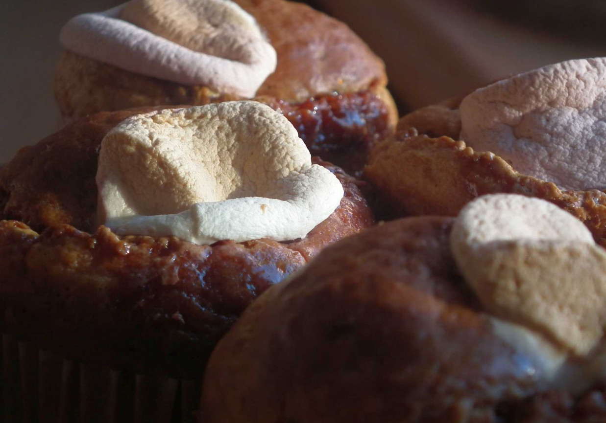 Waniliowe muffiny z piankami marshallow foto