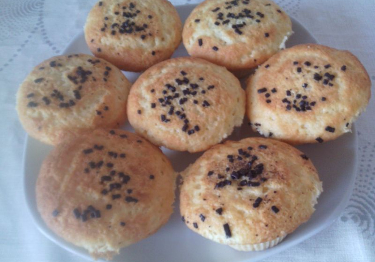 Waniliowe muffiny z posypką czekoladową foto