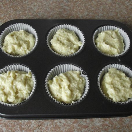 Krok 4 - Waniliowo - kawowe muffiny z malinami pod kruszonką  foto