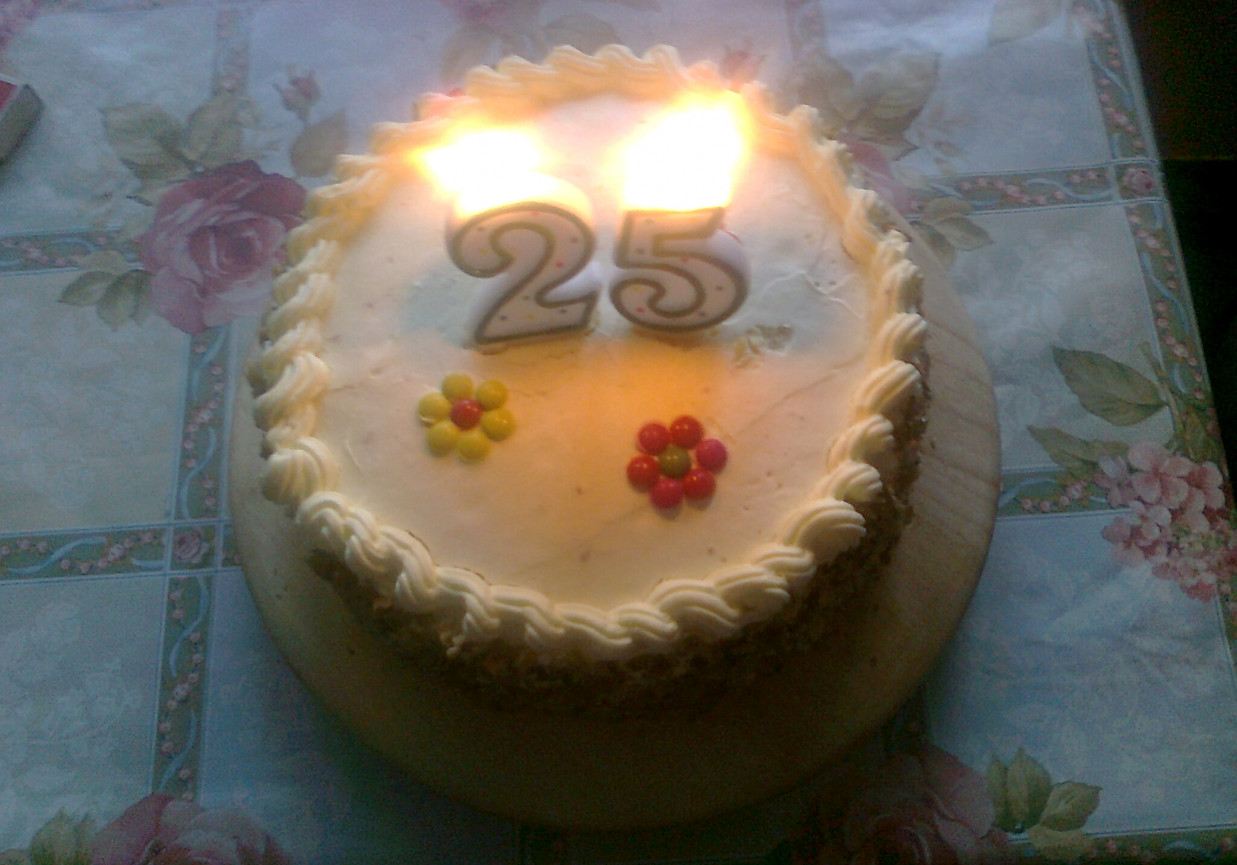 Waniliowy tort urodzinowy foto