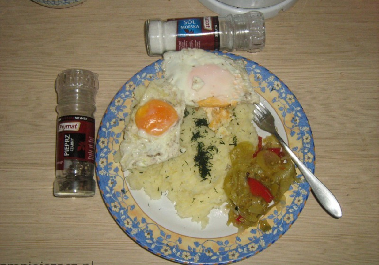 Warmińskie jaja sadzone z kartoflami foto
