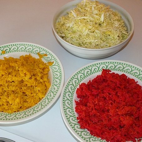 Krok 3 - Warstwowa sałatka z barwionym ryżem foto