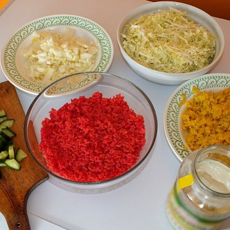 Krok 4 - Warstwowa sałatka z barwionym ryżem foto