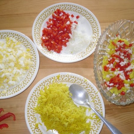 Krok 2 - Warstwowa sałatka z ryżem i papryką foto