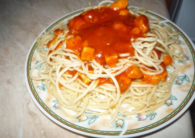 Fotografia przedstawiająca warstwowe spagetti