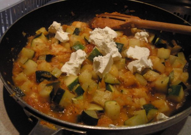 Fotografia przedstawiająca Warzywa duszone z białym serem