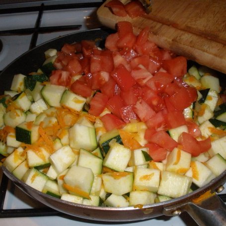 Krok 4 - Warzywa duszone z białym serem foto