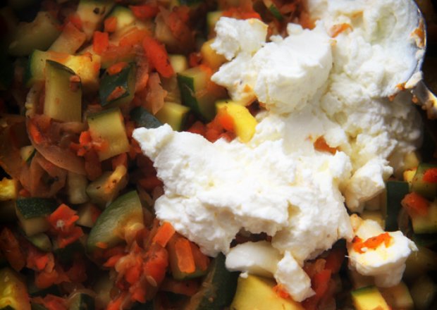 Fotografia przedstawiająca Warzywa duszone z sosem serowym