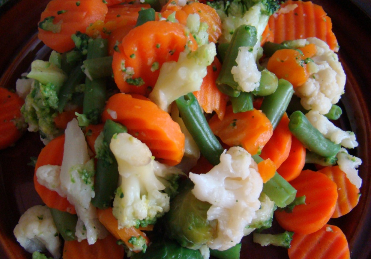 Warzywa gotowane na wodzie ze smakiem foto
