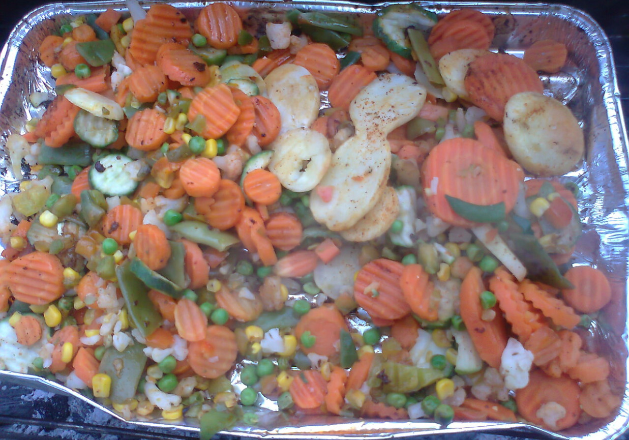warzywa na patelnię parowane na grillu foto