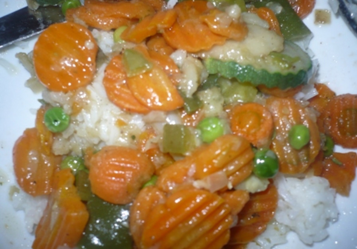 warzywa na patelnie z  ryżem foto