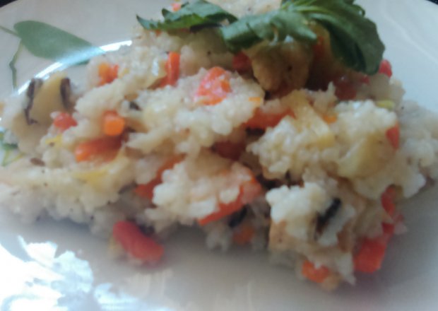Fotografia przedstawiająca Warzywa na potelnię z ryżem