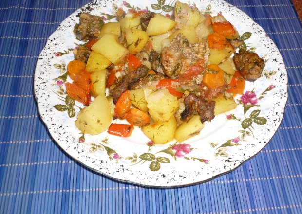 Fotografia przedstawiająca Warzywa pieczone z mięskiem