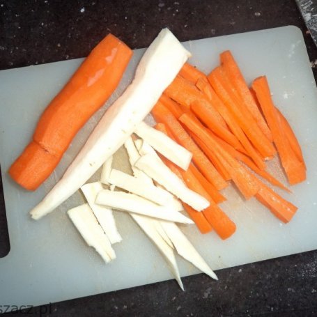 Krok 1 - warzywa słupki w sosie koperkowym foto