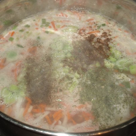 Krok 3 - Warzywa słupki w zupce w towarzystwie selera naciowego foto